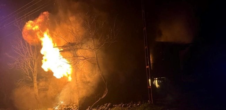 Alanya’da iki katlı evdeki yangın söndürüldü