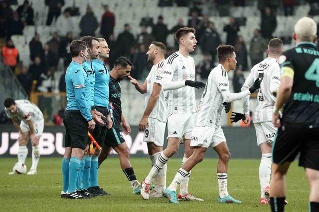 Siyah-Beyazlılar 10 kişi Adana Demirspor karşısında kaybettiği 2 puan sonrası olay yorum! “Beşiktaş çok ağır hasta”