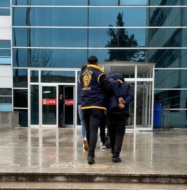 Evden hırsızlık şüphelisi 2 kişi tutuklandı