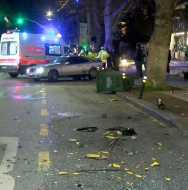 Kadıköy’de 3 araçlık kaza: 2 yaralı