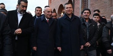 Turgut Altınok seçim çalışmalarına böyle başladı: Önce Hacı Bayram-ı Veli, ardından Anıtkabir ziyareti