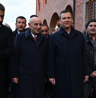Turgut Altınok seçim çalışmalarına böyle başladı: Önce Hacı Bayram-ı Veli, ardından Anıtkabir ziyareti