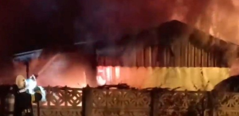 Düzce’de tek katlı ev alev alev yandı: 1 ölü