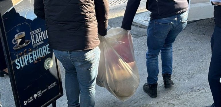 İzmir’de 3 köpek telef oldu, 2 köpek tedaviye alındı