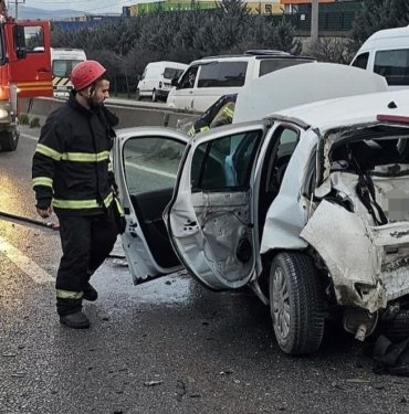 Kocaeli’de 4 araçlı zincirleme kaza: 1 ölü, 1 yaralı