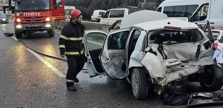 Kocaeli’de 4 araçlı zincirleme kaza: 1 ölü, 1 yaralı