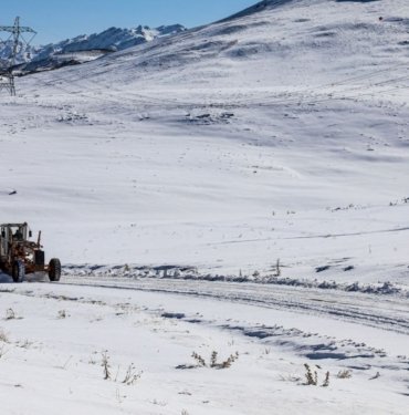 Van’da kardan kapanan 429 yerleşim yeri yolunun 228’i ulaşıma açıldı