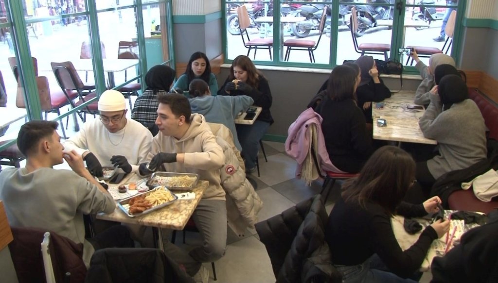 Esnaftan öğrencilere ücretsiz yemek