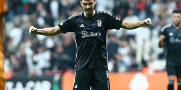Beşiktaş ile anlaşma sağlayamayan Salih Uçan ezeli rakibin yaptığı teklifi kabul etti! Sezon sonunda bedava olarak imzayı atacak…