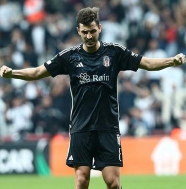 Beşiktaş ile anlaşma sağlayamayan Salih Uçan ezeli rakibin yaptığı teklifi kabul etti! Sezon sonunda bedava olarak imzayı atacak…