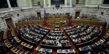 Yunanistan iktidar partisi milletvekili Varviçyotis görevinden istifa etti
