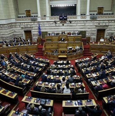 Yunanistan iktidar partisi milletvekili Varviçyotis görevinden istifa etti