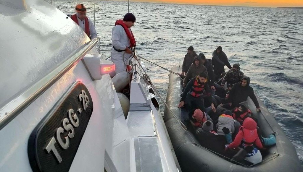 Ayvacık açıklarında 32 kaçak göçmen yakalandı