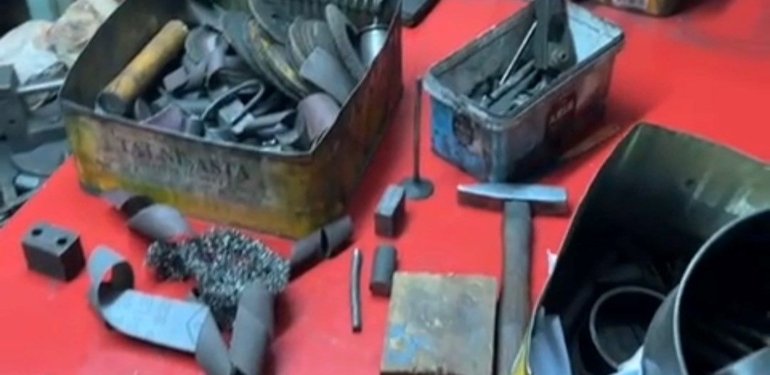 Kütahya’da kuru sıkı tabancaları gerçek silaha çeviren kişi yakalandı
