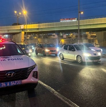 İstanbul’da usulsüz çakar-siren ve emniyet şeridi kullananlara ceza