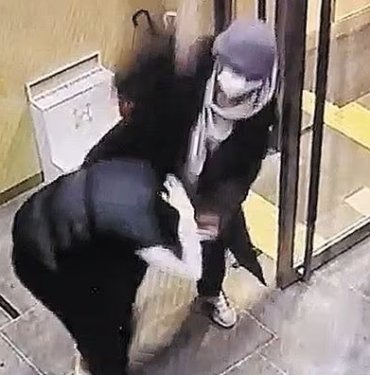 Güney Kore’de milletvekiline saldıran genç, olayın kazara olduğunu savundu