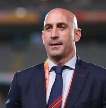 FIFA, eski İspanya Futbol Federasyonu Başkanı Rubiales