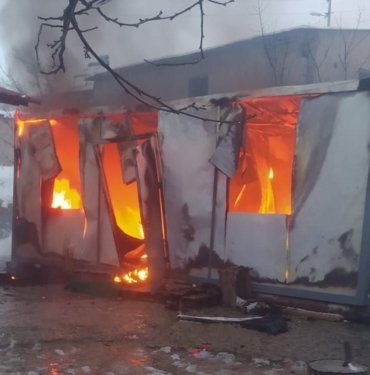 Kahramanmaraş’ta konteyner yangını: Depremzede yaşlı kadın ve engelli torunu son anda kurtuldu