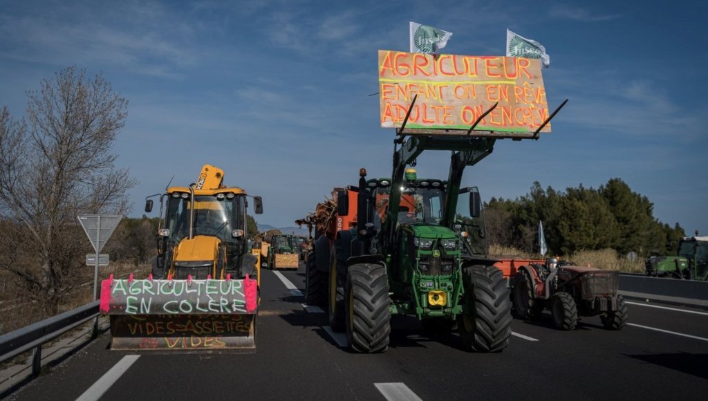 Fransa’da çiftçiler hükümete geri adım attırdı