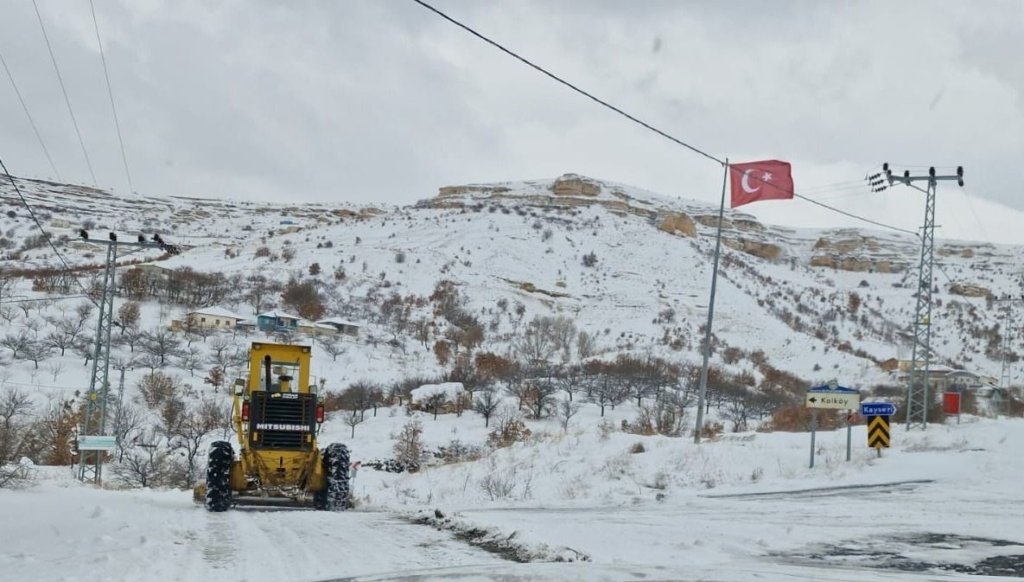 Malatya’da 129 mahalle yolu, kardan kapandı
