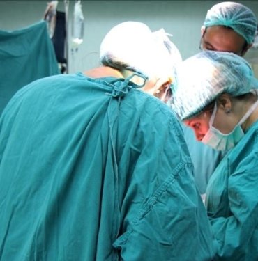 Özbekistan’da ilk beyin pili ameliyatı Türk doktorlar tarafından yapıldı