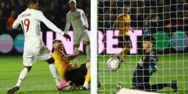 Altay Bayındır Manchester United formasıyla çıktığı ilk maçında 4. lig takımından 11 dakikada 2 gol yedi! Sosyal medya çalkalandı