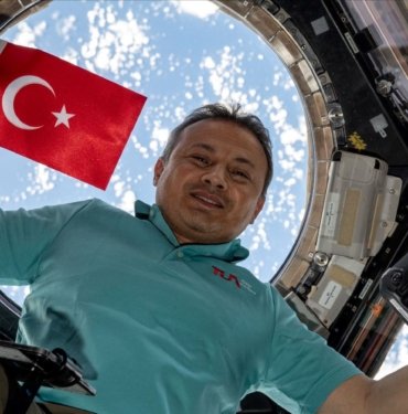 Alper Gezeravcı gazetecilerin sorularını yanıtladı: Uzay üssünde bir gün nasıl geçiyor?