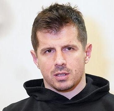 Fon vurgununun mağdurlarından Emre Belözoğlu ilk kez konuştu! "Süper market çalışanına değil banka müdürüne güvendik" 11 Fon vurgununun mağdurlarından Emre Belözoğlu ilk kez konuştu! “Süper market çalışanına değil banka müdürüne güvendik”
