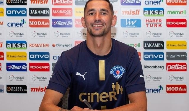 Kasımpaşa, eski oyuncusu Loret Sadiku 1 Kasımpaşa, eski oyuncusu Loret Sadiku