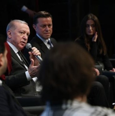 Cumhurbaşkanı Erdoğan gençlerle buluştu! “Kendi roketimizi yetiştirdiğimiz astronotlarımızla uzaya göndereceğiz”