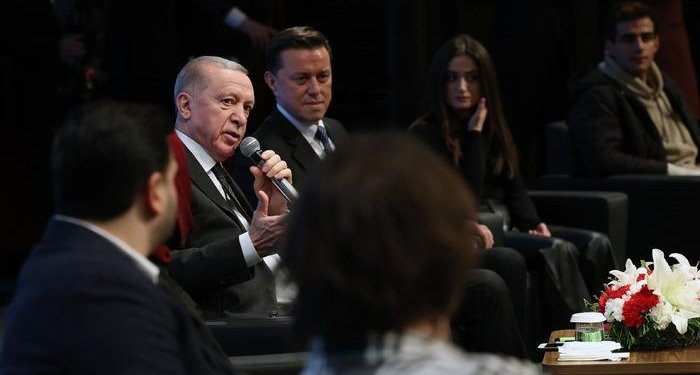 Cumhurbaşkanı Erdoğan gençlerle buluştu! “Kendi roketimizi yetiştirdiğimiz astronotlarımızla uzaya göndereceğiz”