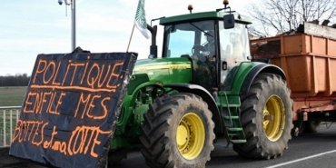 Fransız çiftçi protestoları: 800 traktör Paris sokaklarını kuşattı