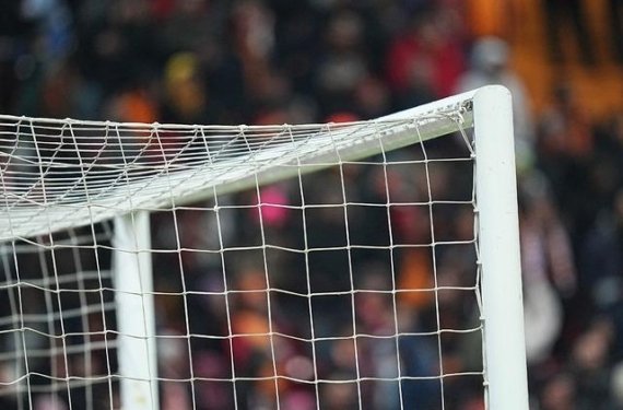 5 kez direğe takılan Galatasaray, maç sonu kale direklerini paylaştı! “Bunları hemen sökelim”