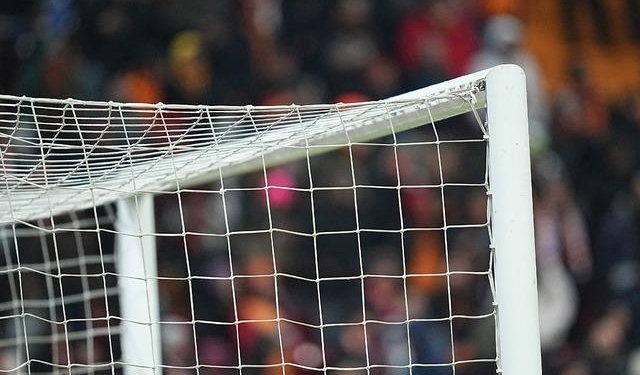5 kez direğe takılan Galatasaray, maç sonu kale direklerini paylaştı! "Bunları hemen sökelim" 1 5 kez direğe takılan Galatasaray, maç sonu kale direklerini paylaştı! “Bunları hemen sökelim”