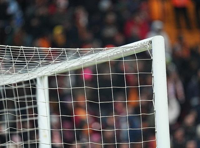 5 kez direğe takılan Galatasaray, maç sonu kale direklerini paylaştı! “Bunları hemen sökelim”