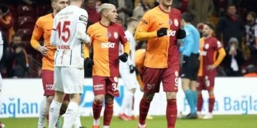 Galatasaray 5 kez direğe takıldığı mücadelede Gaziantep FK 16 Galatasaray 5 kez direğe takıldığı mücadelede Gaziantep FK