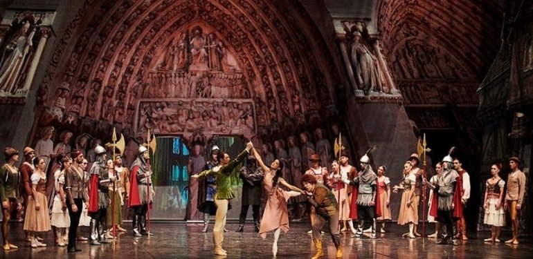 Notre Dame’ın Kamburu balesi yeniden sahnede