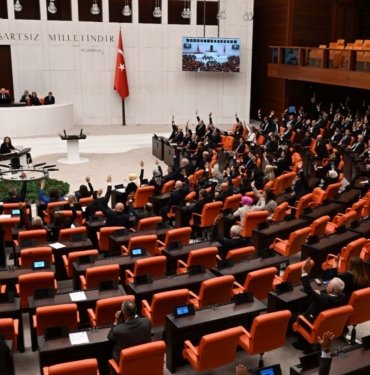Anayasa’da milletvekilliğinin düşmesiyle ilgili hükümler: Milletvekilliği neden ve nasıl düşer?