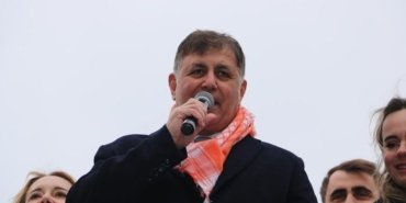 Adaylaştıktan saatler sonra ev ve iş vaatleriyle sahneye çıktı! Cemil Tugay: Bu şehirden ayrılmak istemeyecekler