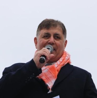 Adaylaştıktan saatler sonra ev ve iş vaatleriyle sahneye çıktı! Cemil Tugay: Bu şehirden ayrılmak istemeyecekler