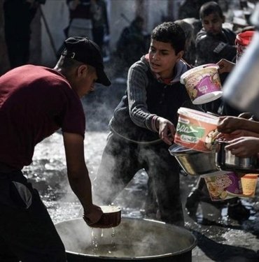 Gazze’de kıtlık: İnsanlar açlıktan ot yiyor ve kirli su içiyor