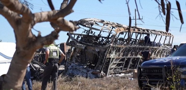 Meksika’da feci kaza: Tur otobüsü alev alev yandı, 19 kişi öldü