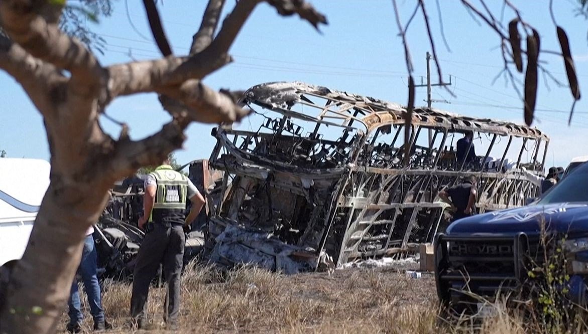 Meksika’da feci kaza: Tur otobüsü alev alev yandı, 19 kişi öldü