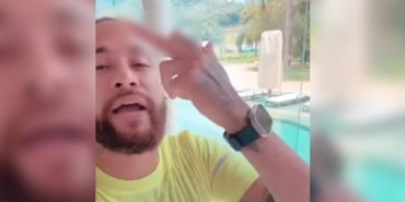 Kilolarıyla gündem olmuştu! Neymar sosyal medya hesabından paylaştığı videoda kendisini eleştirenlere el hareketi çekti
