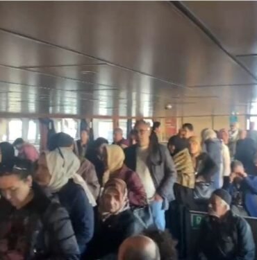 vapurdaki-ariza-yolculari-mahsur-birakti