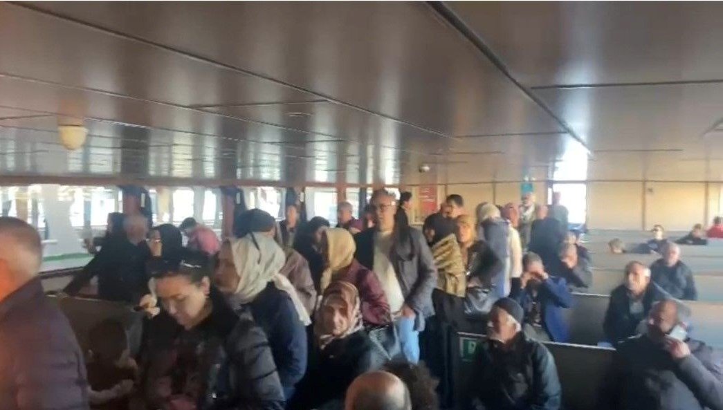 vapurdaki-ariza-yolculari-mahsur-birakti