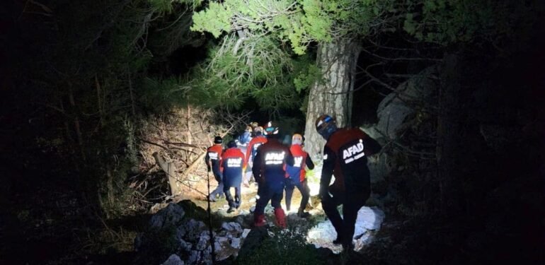 Doğa yürüyüşünde mahsur kalan 2 kişi AFAD tarafından kurtarıldı
