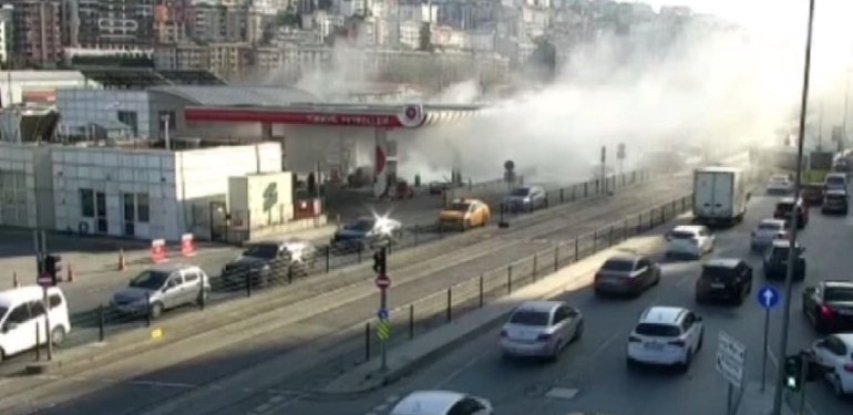 SON DAKİKA HABERİ: Eyüpsultan’da akaryakıt istasyonuna araç girdi