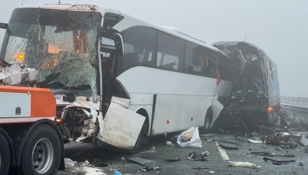 kuzey-marmara-otoyolu’nda-zincirleme-kaza:-10-kisi-oeldue,-61-kisi-yaralandi