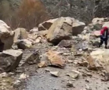 heyelan-hakkari-sirnak-yolunu-kapatti